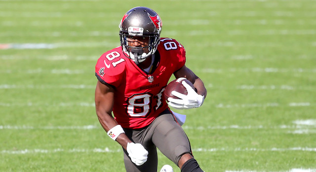 Best NFL DFS Stacks, Week 14: Lineup Picks for DraftKings & FanDuel