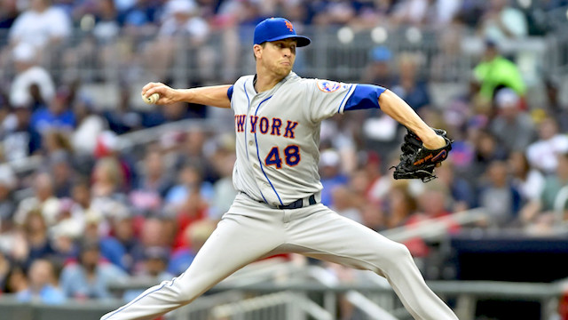 Jacob deGrom throwing after early Rangers injury scare